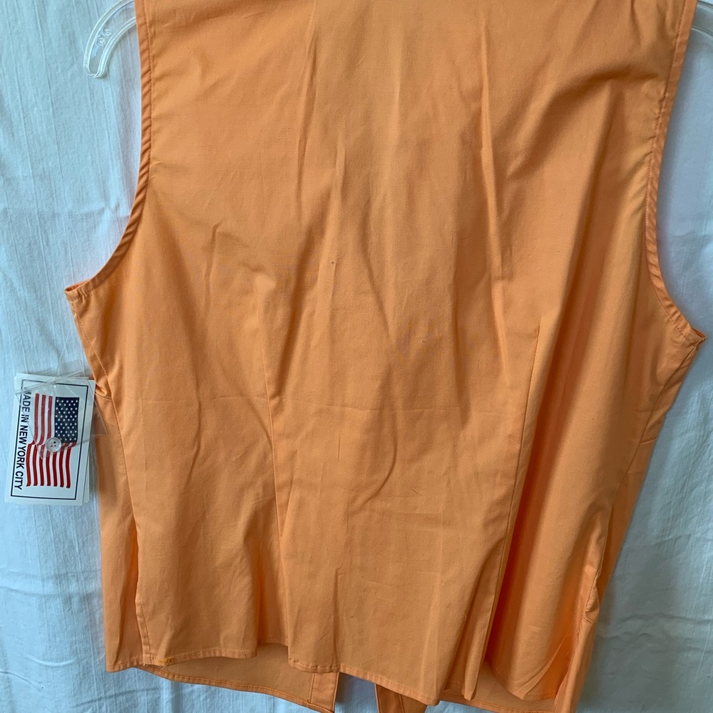 Sleeveless buttoned front shirt - Picture 2 of 2